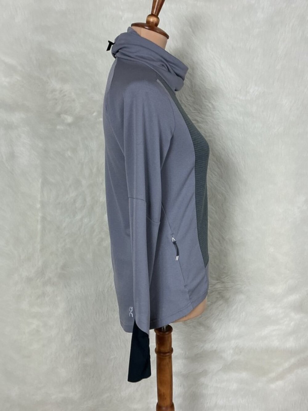 On Running Gray Long Sleeeve Weather Shirt Fossil Rock XS - Picture 5 of 9
